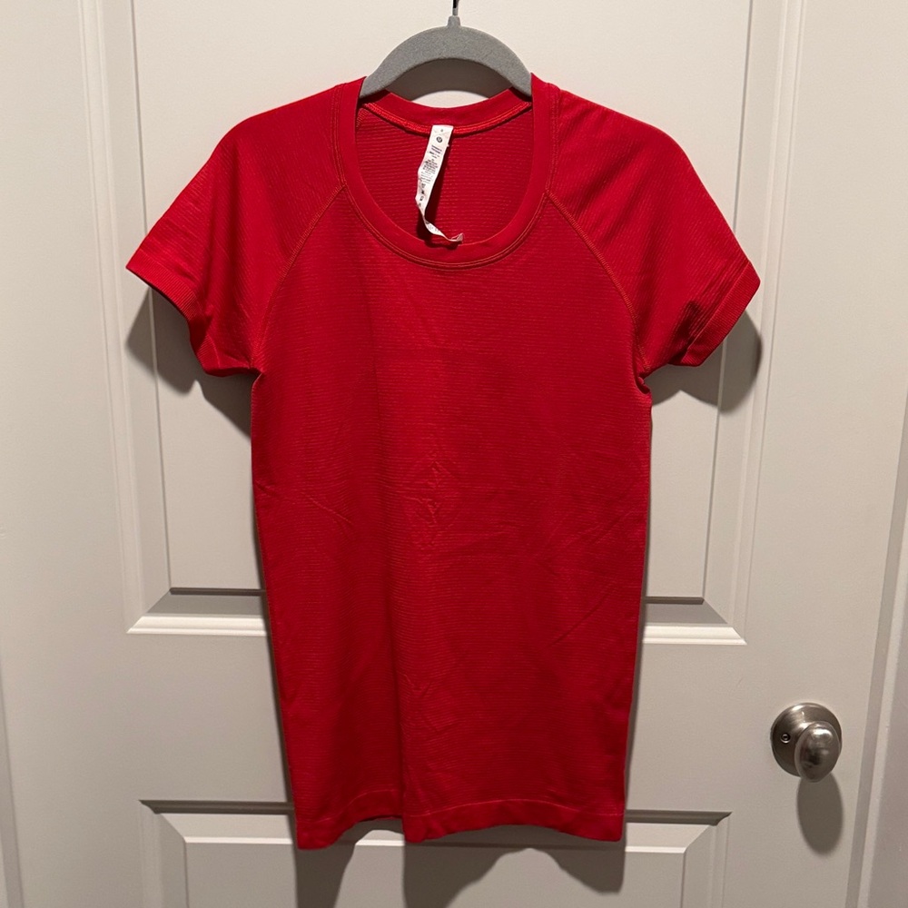 lululemon athletica Vibrant Red Short Sleeve Tee